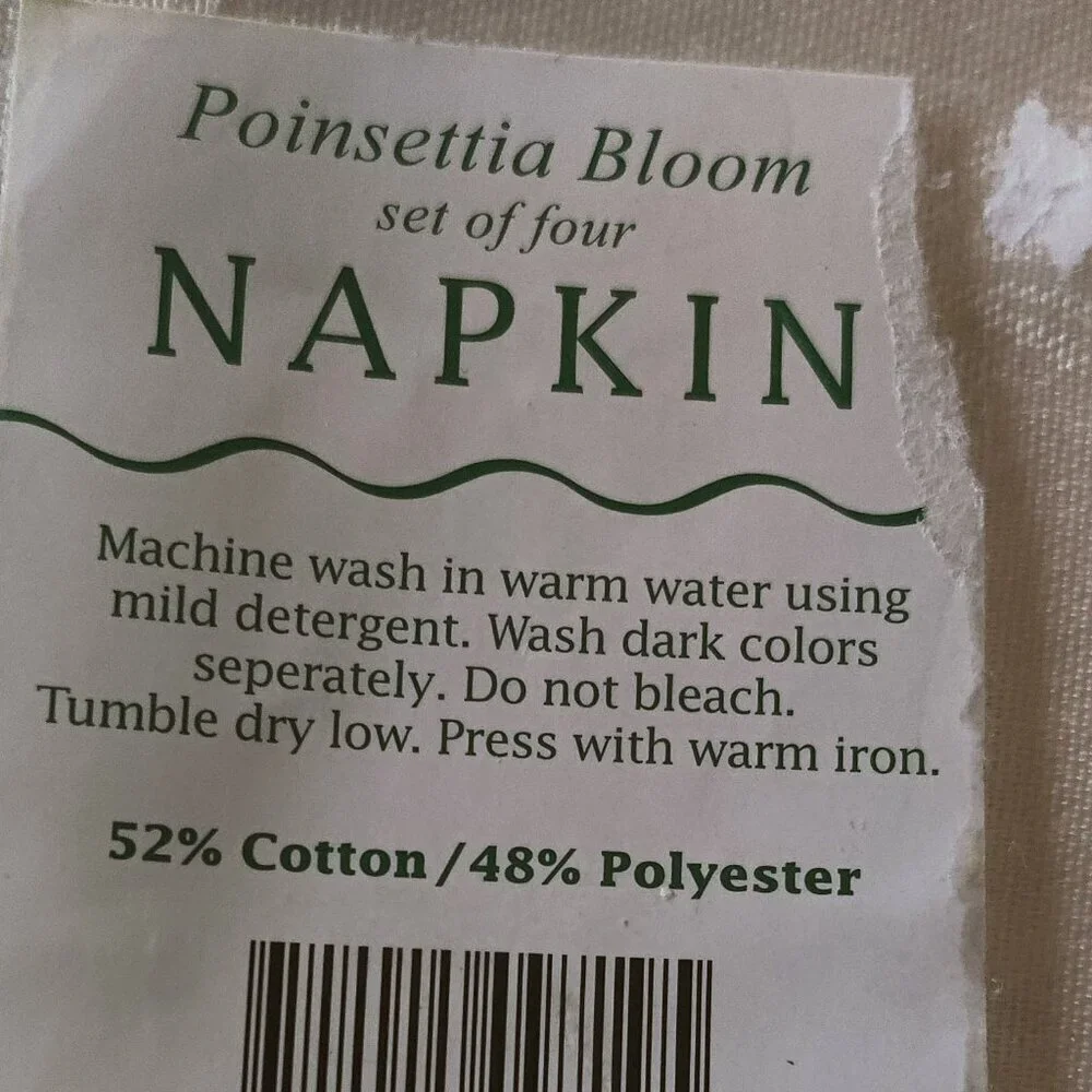 Dinner napkins in Ivory color Poinsetta Bloom design.4 per package.CottonPoly
